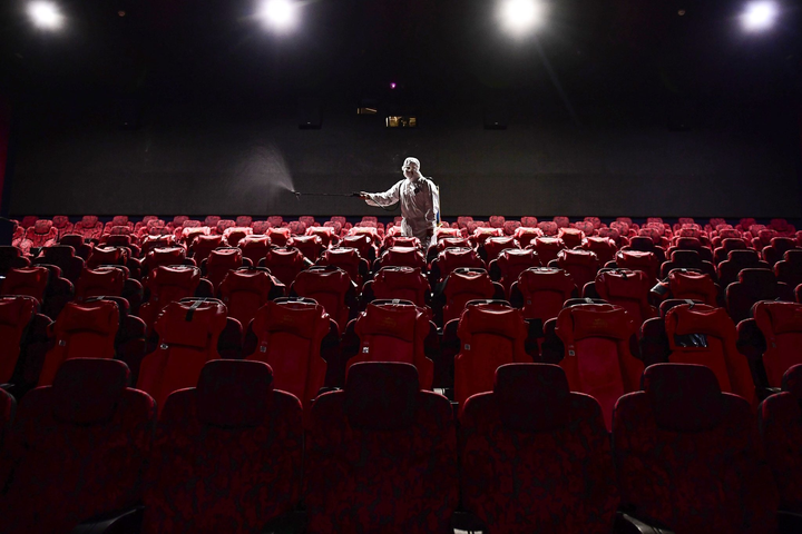 Showbiz Việt 'thoi thóp' qua mùa dịch, nhiều nghệ sĩ phải lao động chân tay - 3