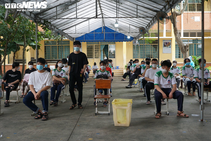 Ảnh: Ngày đầu tiên TP.HCM tiêm vaccine COVID-19 cho trẻ em - 5