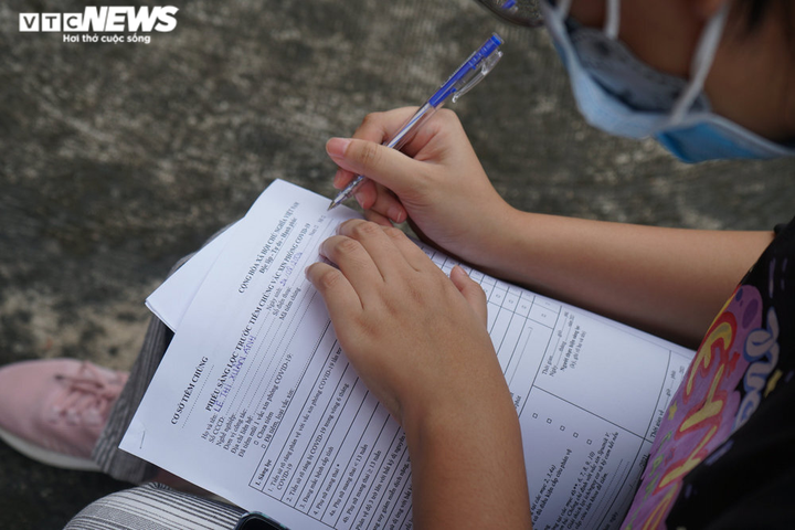 Ảnh: Ngày đầu tiên TP.HCM tiêm vaccine COVID-19 cho trẻ em - 2