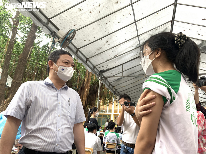 Ảnh: Ngày đầu tiên TP.HCM tiêm vaccine COVID-19 cho trẻ em - 7