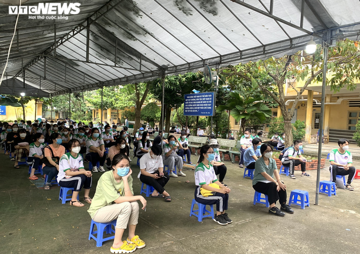 Ảnh: Ngày đầu tiên TP.HCM tiêm vaccine COVID-19 cho trẻ em - 1