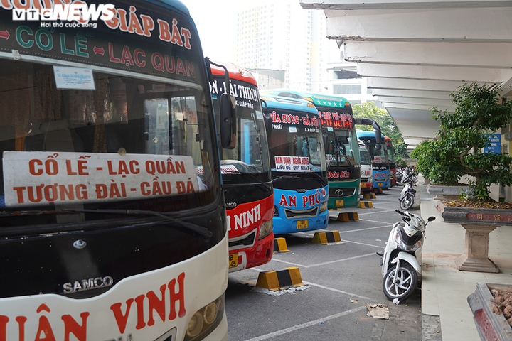 Ảnh: Bến xe Hà Nội vẫn đìu hiu sau một tuần hoạt động trở lại - 2