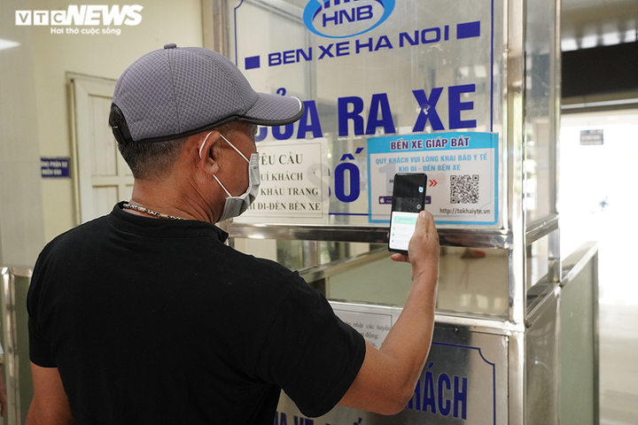 Ảnh: Bến xe Hà Nội vẫn đìu hiu sau một tuần hoạt động trở lại - 5