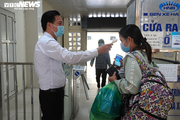 Ảnh: Bến xe Hà Nội vẫn đìu hiu sau một tuần hoạt động trở lại - 6