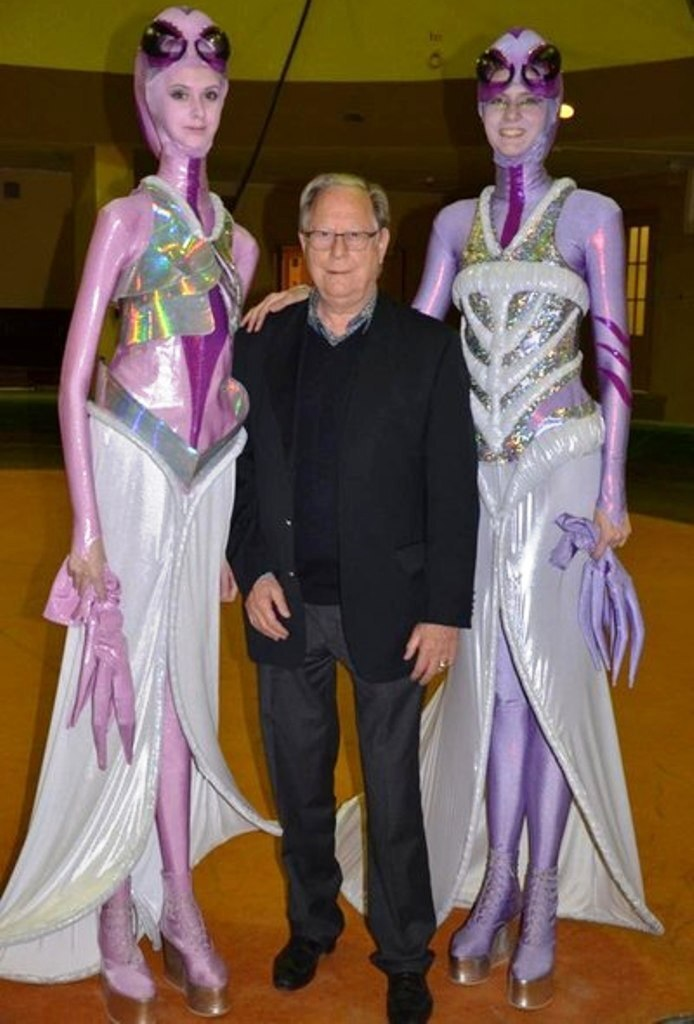 Sở hữu chiếc cổ dài 18cm như photoshop, cô gái nhận mưa lời khen về nhan sắc - 5