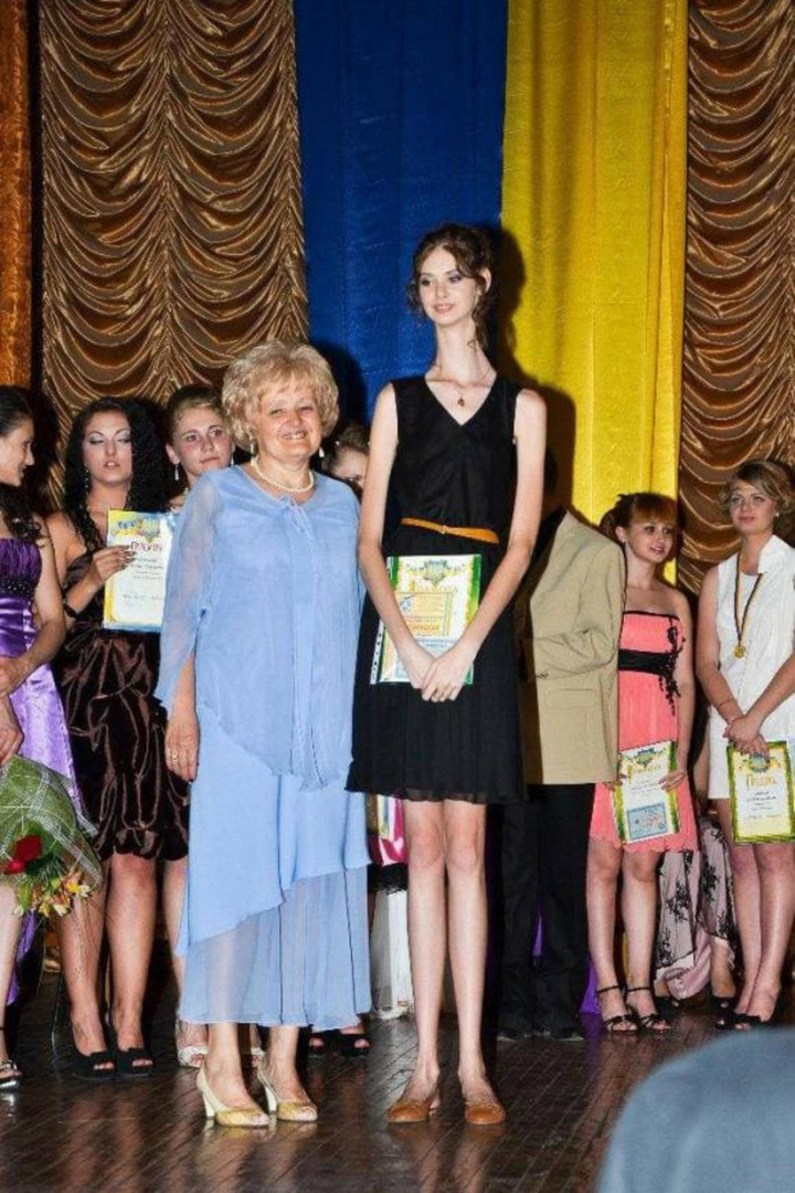 Sở hữu chiếc cổ dài 18cm như photoshop, cô gái nhận mưa lời khen về nhan sắc - 2