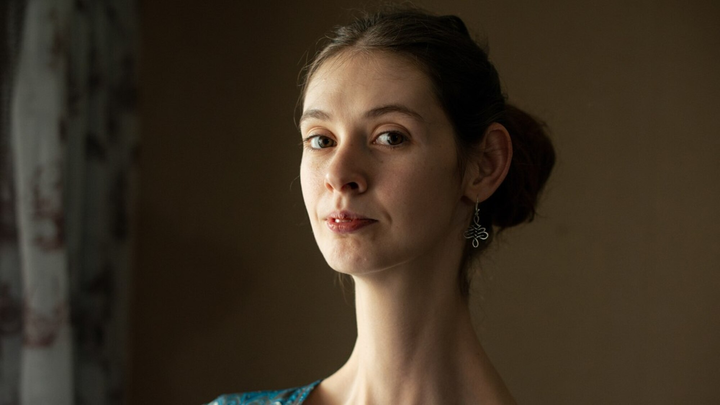 Sở hữu chiếc cổ dài 18cm như photoshop, cô gái nhận mưa lời khen về nhan sắc - 4