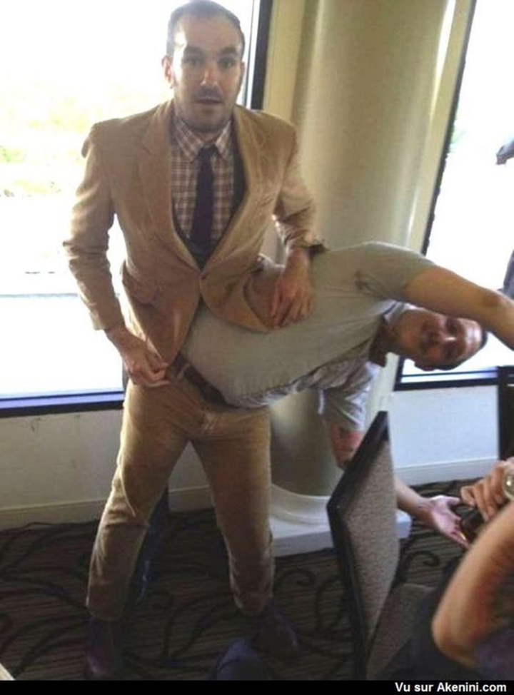 Những bức ảnh khiến dân mạng 'quê độ' vì hiểu lầm, phải tỉnh táo lắm mới nhìn ra - 4