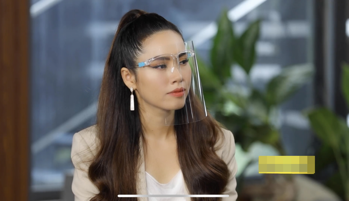 Á hậu Hoàng My 'suýt đánh lộn' khi chống dịch COVID-19 - 2