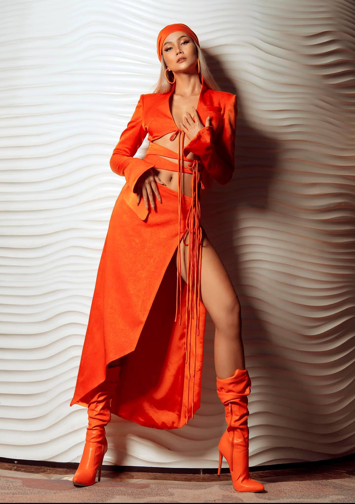 H'Hen Niê khoe phong cách thời trang gợi cảm, biến hóa khi ngồi 'ghế nóng' - 10