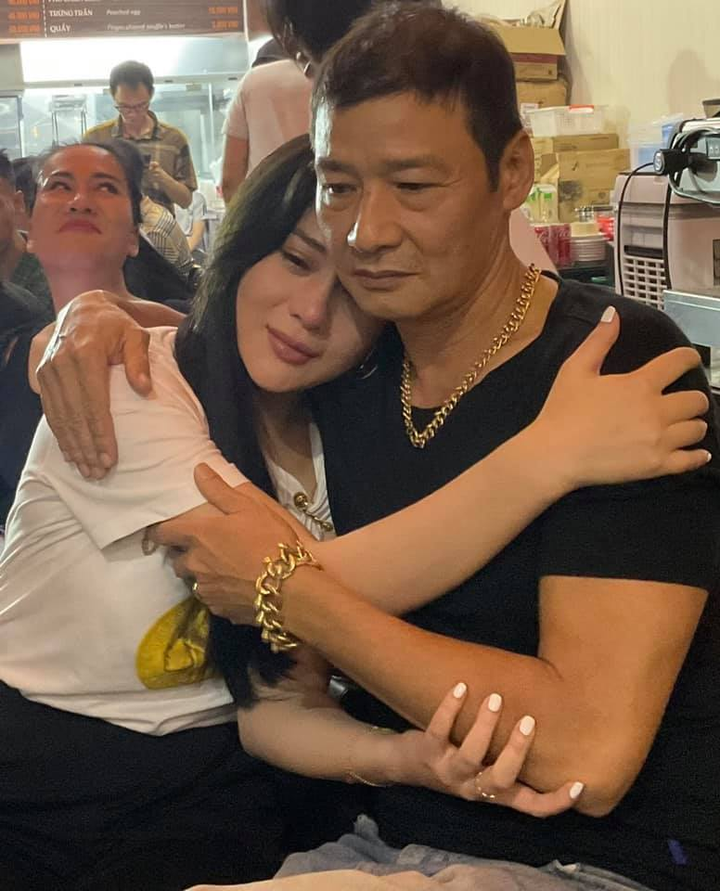 Phương Oanh ôm Võ Hoài Nam khóc ngày chia tay 'Hương vị tình thân' - 4