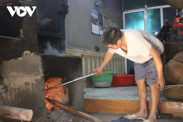 Ảnh: Làng cốm Mễ Trì đỏ lửa rộn ràng khi Hà Nội 'bình thường mới' - 4