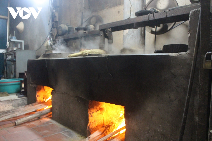 Ảnh: Làng cốm Mễ Trì đỏ lửa rộn ràng khi Hà Nội 'bình thường mới' - 11