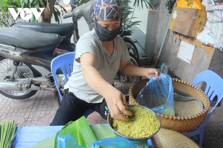 Ảnh: Làng cốm Mễ Trì đỏ lửa rộn ràng khi Hà Nội 'bình thường mới' - 9