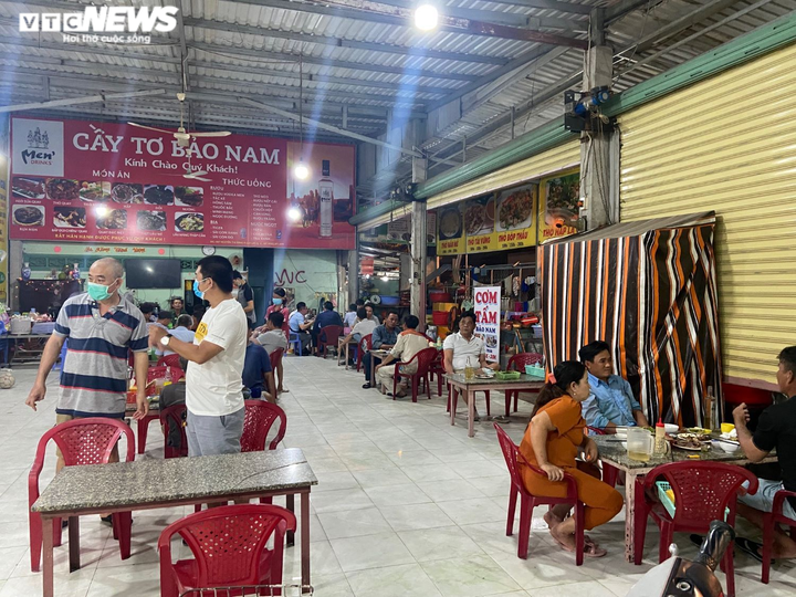 Quán nhậu ở TP Thủ Đức ngày đầu bán tại chỗ: Nơi nhộn nhịp, nơi đìu hiu - 1