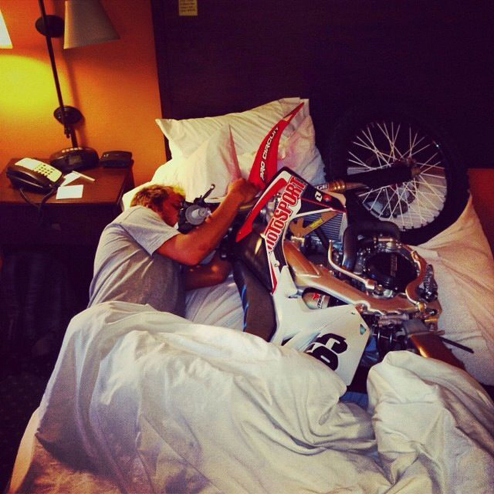 Say mê ‘bồ nhí’ hai bánh, các anh chồng tiễn luôn vợ ‘ra chuồng gà’ ngủ - 5