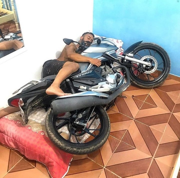 Say mê ‘bồ nhí’ hai bánh, các anh chồng tiễn luôn vợ ‘ra chuồng gà’ ngủ - 8