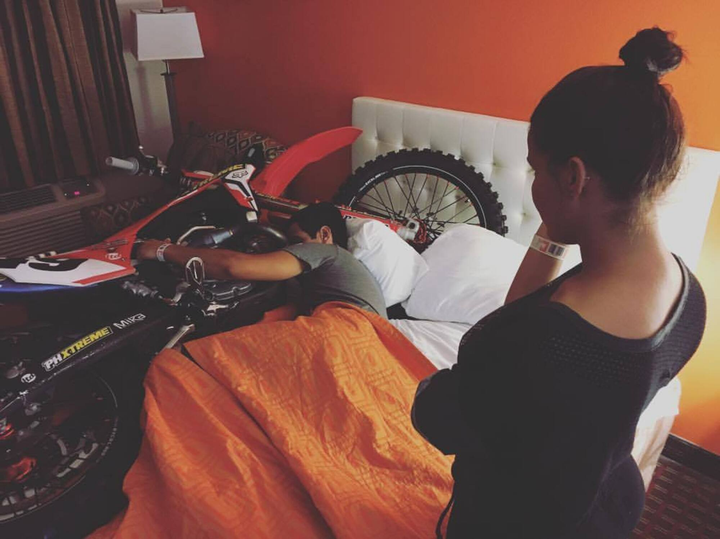 Say mê ‘bồ nhí’ hai bánh, các anh chồng tiễn luôn vợ ‘ra chuồng gà’ ngủ - 3