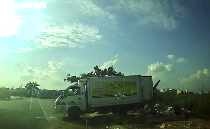 TP.HCM: Hơn 200 hộ dân kêu cứu vì rác thải, khói độc bủa vây chung cư - 4