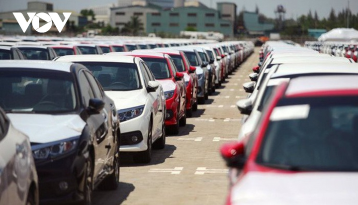 Ô tô nhập khẩu tăng mạnh dịp cuối năm - 1