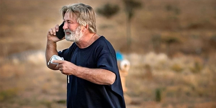 Kêu gọi cấm súng thật sau khi Alec Baldwin bắn chết người trên trường quay - 2