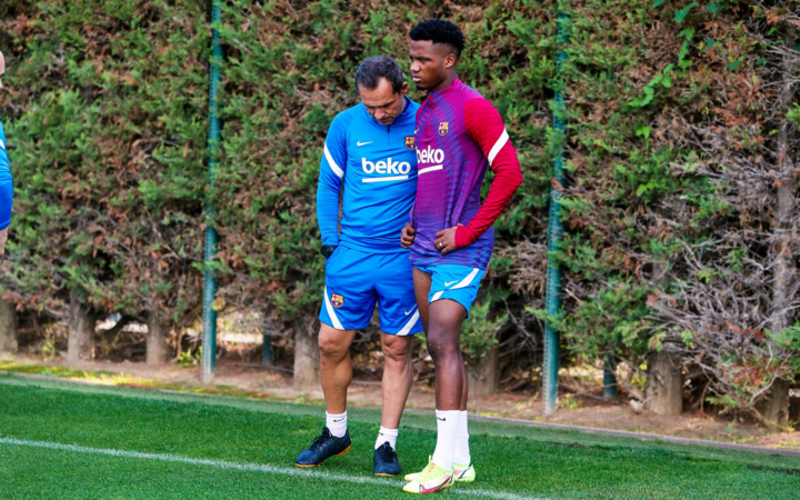 Dàn sao Barca đón huấn luyện viên tạm quyền - 7
