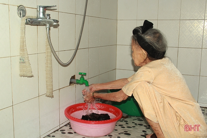 Cụ bà 109 tuổi ở Hà Tĩnh vẫn tập thể dục hằng ngày - 2