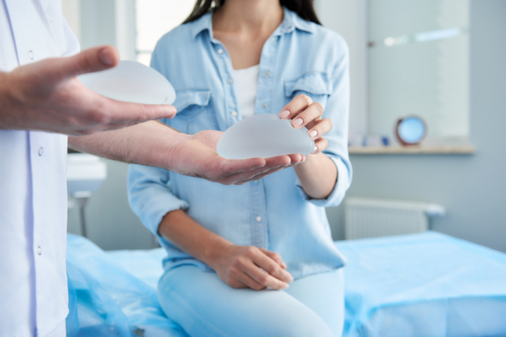 FDA đưa ra cảnh báo về nguy cơ tiềm ẩn khi nâng ngực: Phụ nữ nên cân nhắc trước - 2