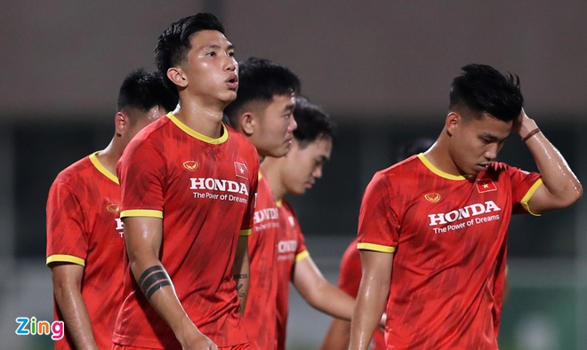 Trưởng bộ phận y tế CLB Hà Nội: 'Văn Hậu cần giảm cân' - 1