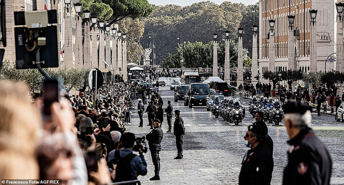 Lý do Tổng thống Biden mang đoàn xe 85 chiếc đến Ý - Ảnh 2. Tổng thống Biden mang đoàn xe 85 chiếc đến Italia - 2