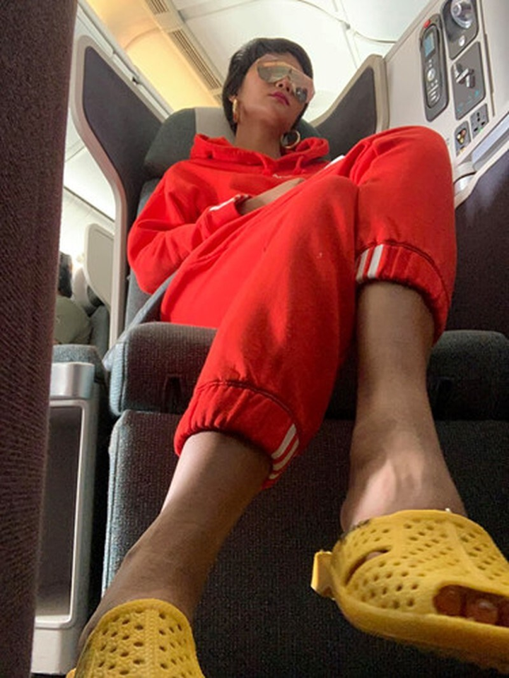 Sao Việt giàu sụ vẫn nghiện dép tổ ong: Có người còn dùng để chụp ảnh cưới - 8