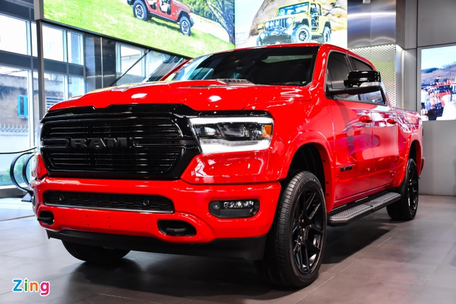 Chi tiết bán tải RAM 1500 Laramie Night Edition giá gần 5,5 tỷ đồng - 1