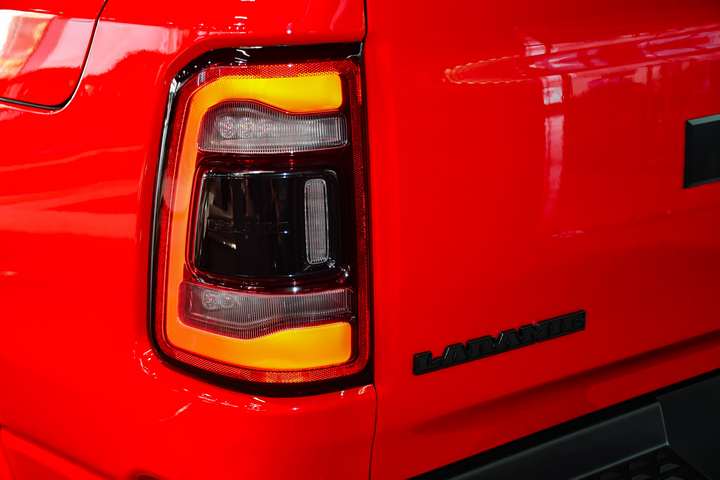 RAM 1500 Laramie Night Edition ảnh 12 Chi tiết bán tải RAM 1500 Laramie Night Edition giá gần 5,5 tỷ đồng - 12