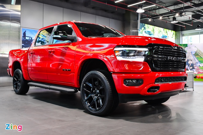 Chi tiết bán tải RAM 1500 Laramie Night Edition giá gần 5,5 tỷ đồng - 2