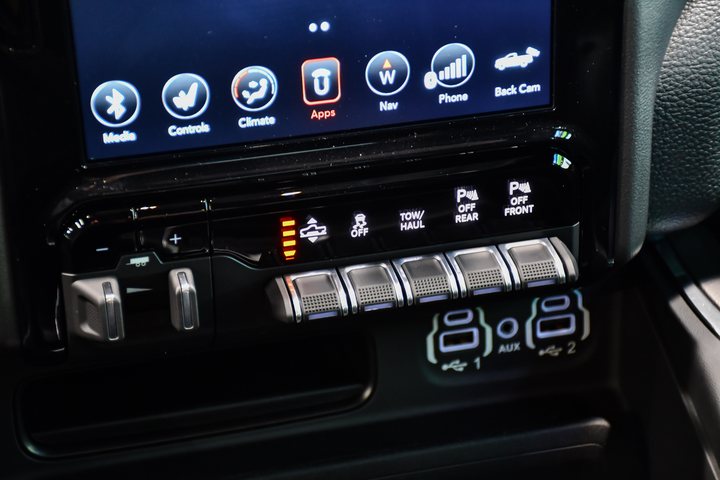 RAM 1500 Laramie Night Edition ảnh 27 Chi tiết bán tải RAM 1500 Laramie Night Edition giá gần 5,5 tỷ đồng - 27