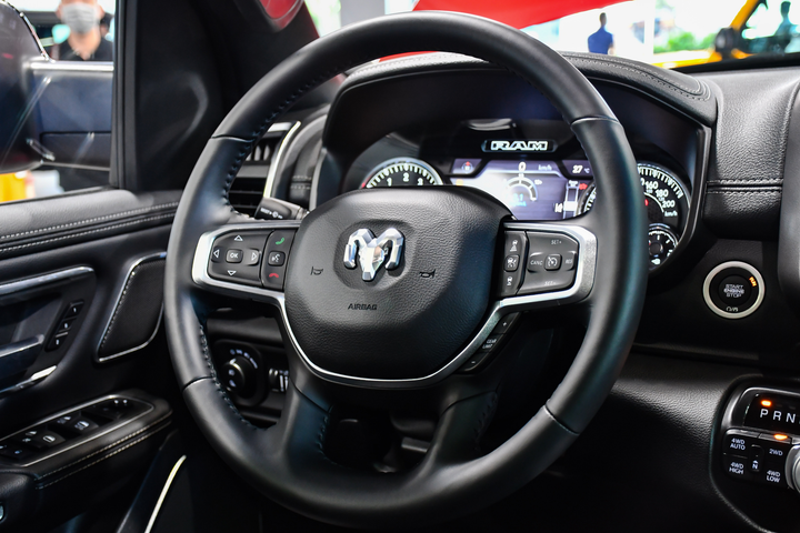 RAM 1500 Laramie Night Edition ảnh 34 Chi tiết bán tải RAM 1500 Laramie Night Edition giá gần 5,5 tỷ đồng - 34