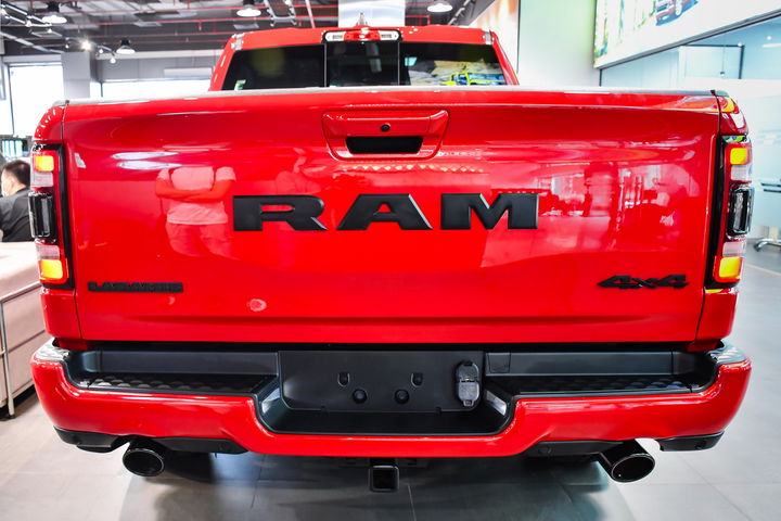 RAM 1500 Laramie Night Edition ảnh 5 Chi tiết bán tải RAM 1500 Laramie Night Edition giá gần 5,5 tỷ đồng - 5