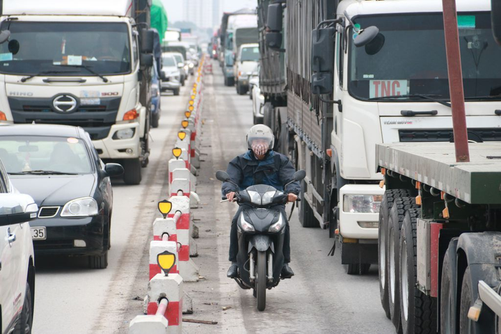 Hà Nội: 4 ô tô tông liên hoàn, đường Vành đai 3 trên cao tắc cứng 15km - 9