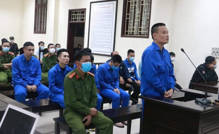 Cầm đầu nhóm chém người tại buổi đấu giá đất, Bình 'vổ' lĩnh 9 năm tù - 1