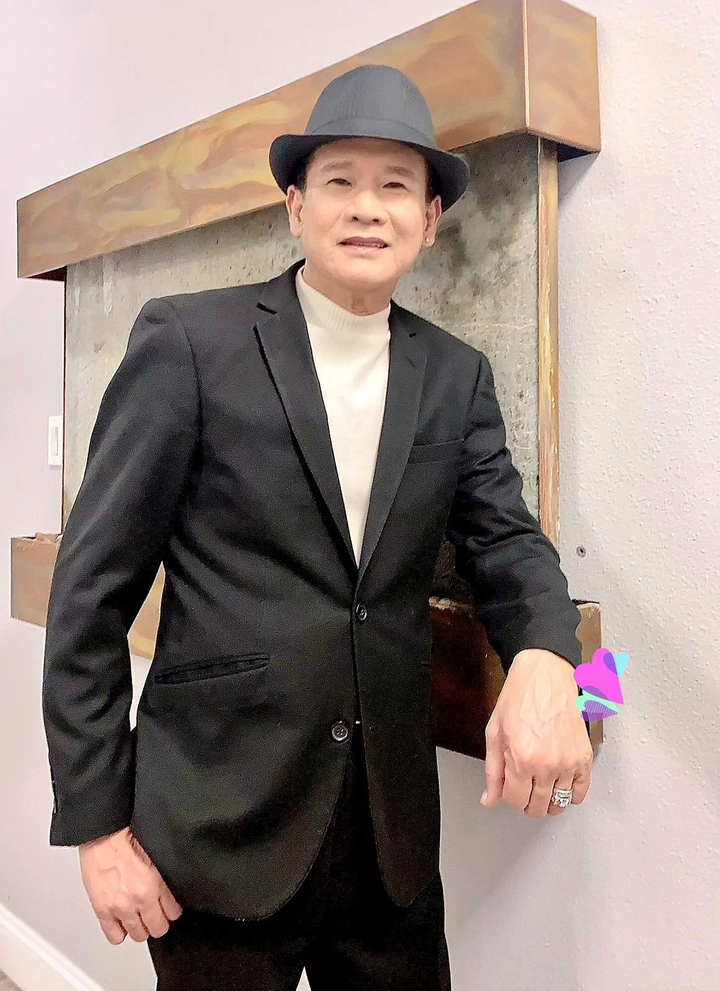 Cuộc sống độc thân của ca sĩ Tuấn Vũ tuổi 62 ở Mỹ - 6