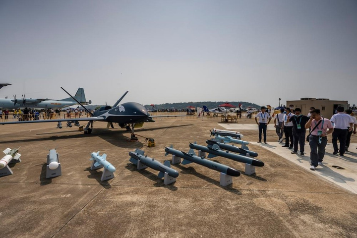 Đổ 'núi tiền' mua sắm vũ khí, quân đội Trung Quốc có mạnh như vẻ bề ngoài? - 3