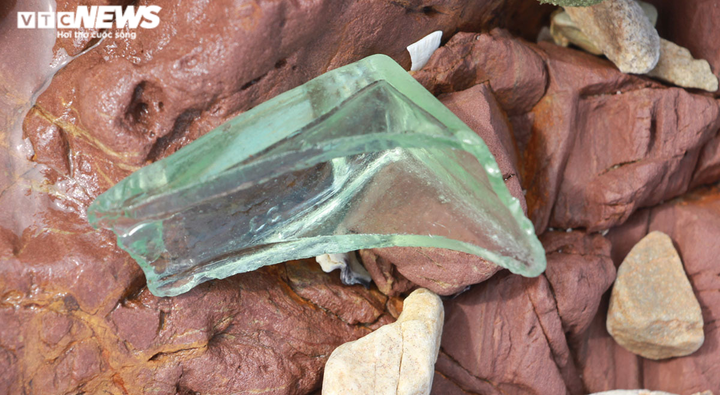 Ảnh: Kinh hãi rác thải đại dương bủa vây những bãi tắm nổi tiếng ở Quảng Ninh - 6