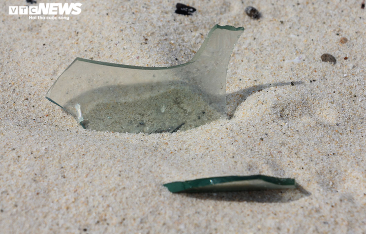 Ảnh: Kinh hãi rác thải đại dương bủa vây những bãi tắm nổi tiếng ở Quảng Ninh - 7