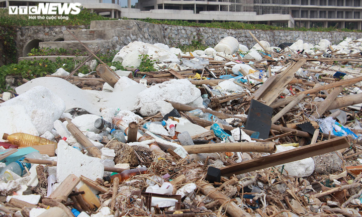 Ảnh: Kinh hãi rác thải đại dương bủa vây những bãi tắm nổi tiếng ở Quảng Ninh - 9