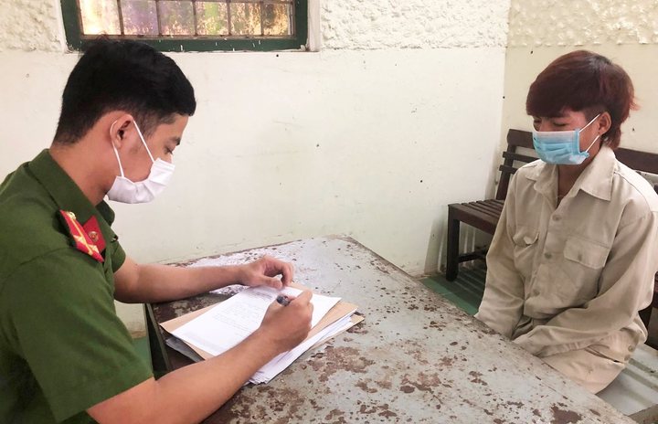 Bị phát hiện, tên trộm cầm búa đập liên tiếp vào mặt chủ nhà để tẩu thoát - 1