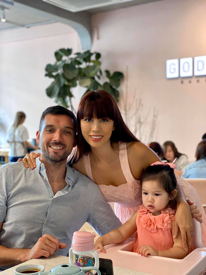 Sao Việt đối mặt với tin đồn chồng ngoại tình: Nhã Phương cư xử khéo léo - 8