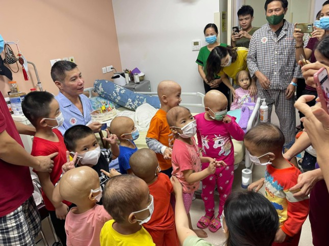 NSND Công Lý lần đầu chia sẻ sau khi ra viện - 1