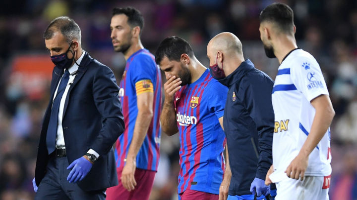 Aguero đổ gục trên sân vì nhịp tim cao bất thường - 1