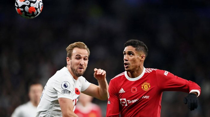 HLV Solskjaer: 'Không ai sánh bằng đẳng cấp của Ronaldo và Cavani' - 2