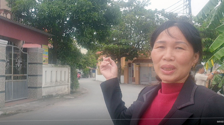 Cán bộ đại lý thu không quản đêm tối tới từng nhà dân vận động tham gia BHXH - 1